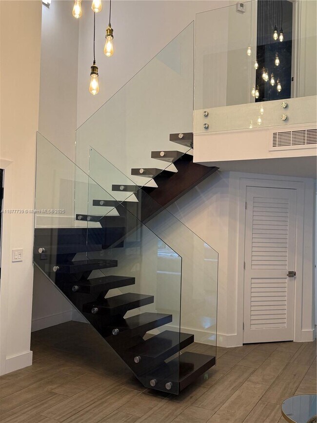 Foto del edificio - 3231 Salzedo St