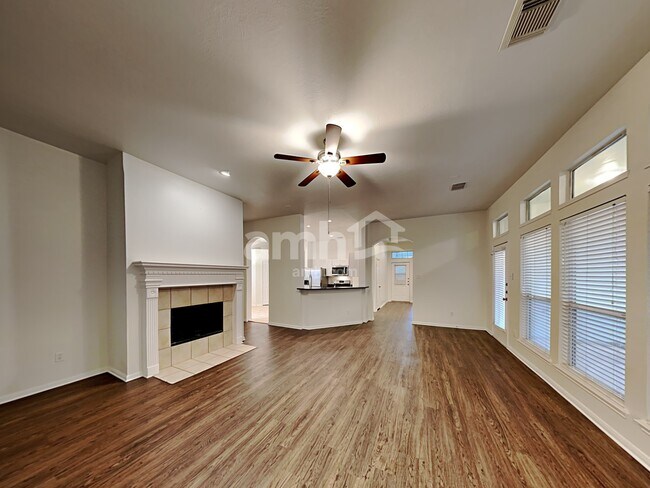 Foto del edificio - 15207 Henderson Point Dr