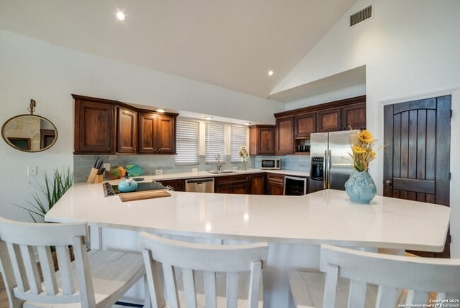 Foto del edificio - 693 Riviera Dr