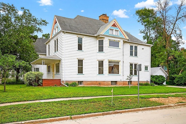 Building Photo - 620 E Franklin St