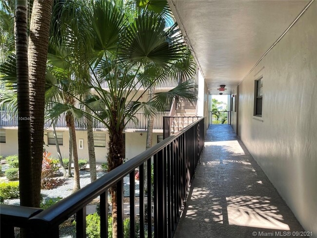 Building Photo - 10815 SW 112th Ave
