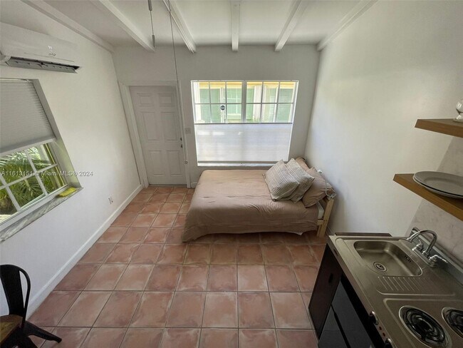 Foto del edificio - 1018 W 47th St