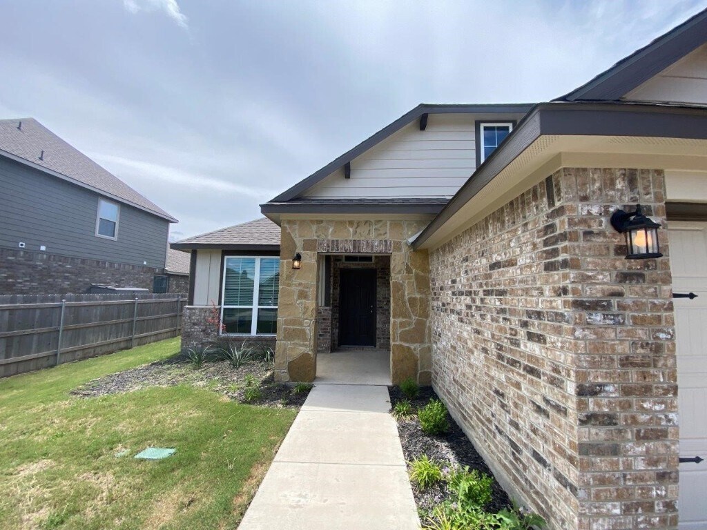 Primary Photo - 7519 Broadmoor Cv