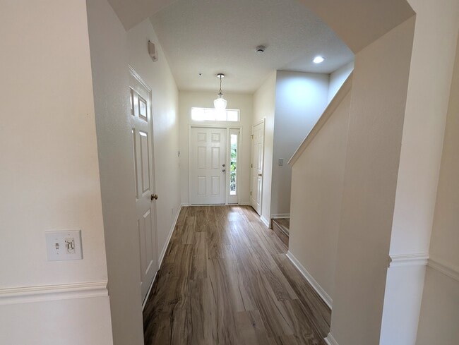 Building Photo - 4004 Crabtree Ave