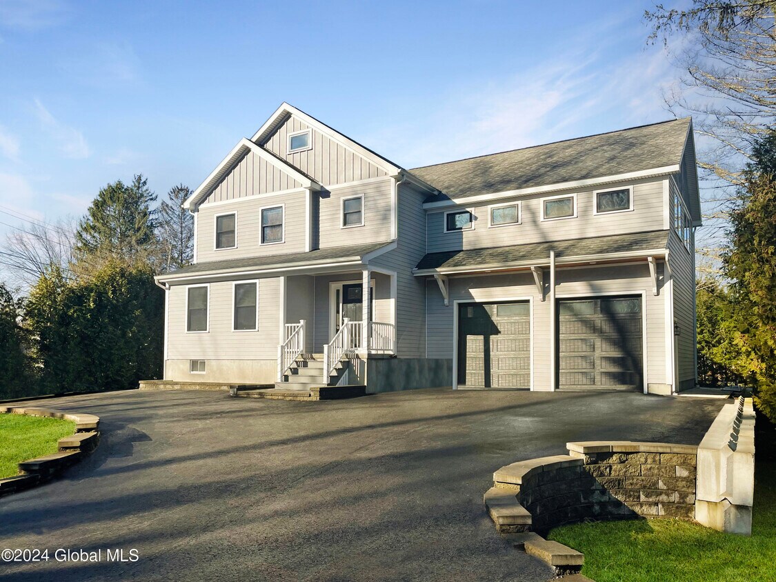 Primary Photo - 303 West Ave