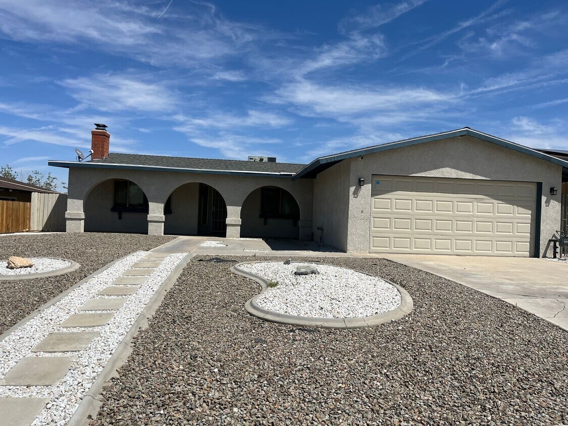 Foto principal - Beautiful Home available now