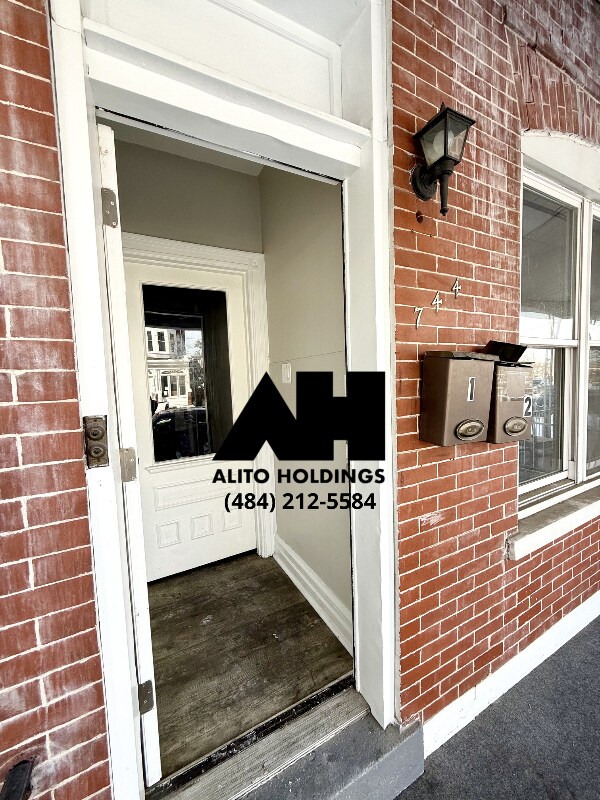 Building Photo - 744 N Ninth St