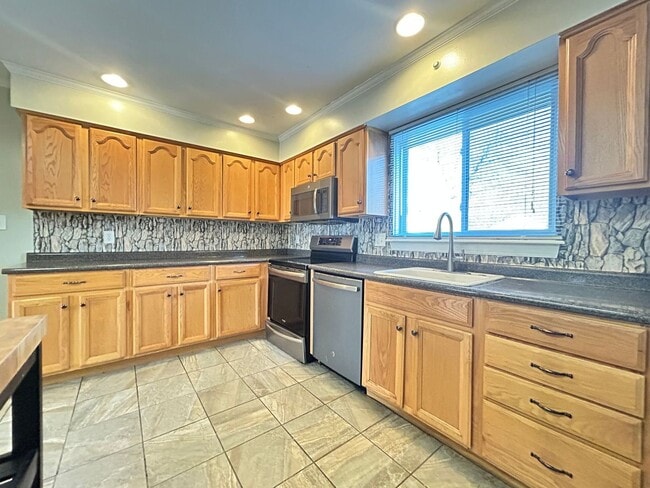 Building Photo - Charming 4-Bedroom Cul-de-Sac Home in Virginia Beach "ASK ABOUT OUR ZERO DEPOSIT"