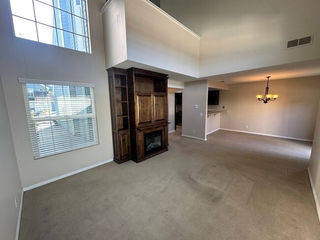 Foto del edificio - Townhome-Style 2BR/2.5BA + Loft | East Ventura (Beacon Court Community)