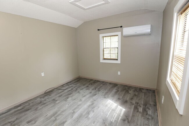 Foto del edificio - 1  BEDROOM AND 1 BATH TINY HOME / ALL UTIL...