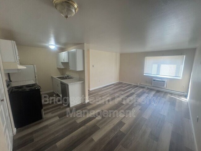 Foto del edificio - 4840 Springfield St
