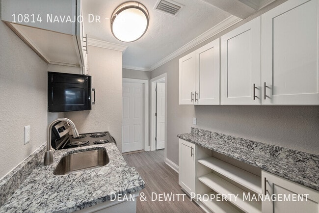Building Photo - 10814 Navajo Dr