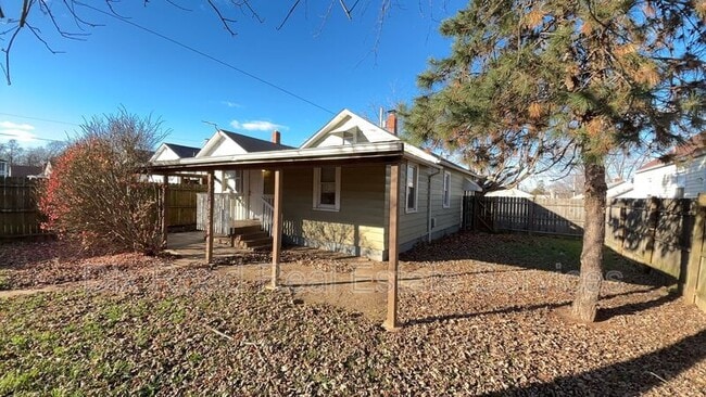 Foto del edificio - 1219 Azel Ave