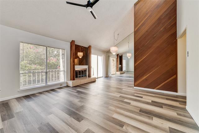 Foto del edificio - 5814 Meadow Wood Ln