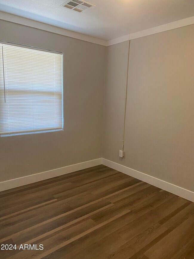 Foto del edificio - 1595 W Mountain View Rd