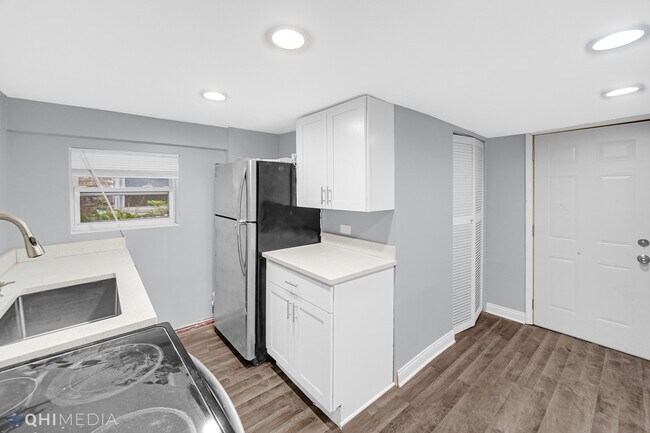 Building Photo - 5253 W Agatite Ave