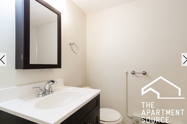 Photo - 732 W Roscoe St Apartment