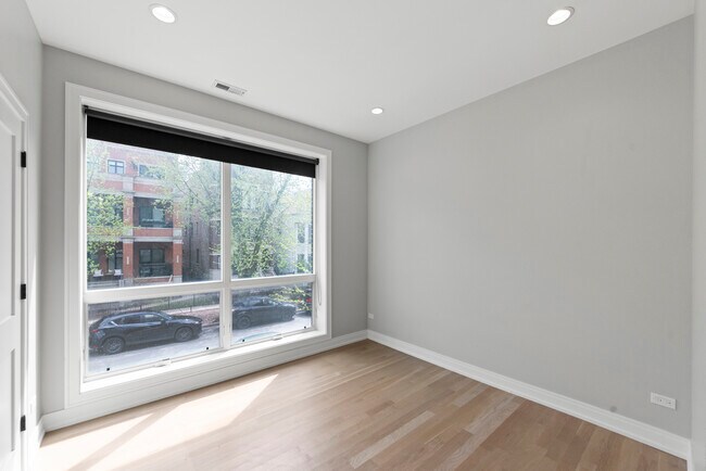 Foto del edificio - 1050 W Cornelia Ave