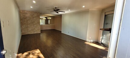 Building Photo - 9700 Leawood Blvd