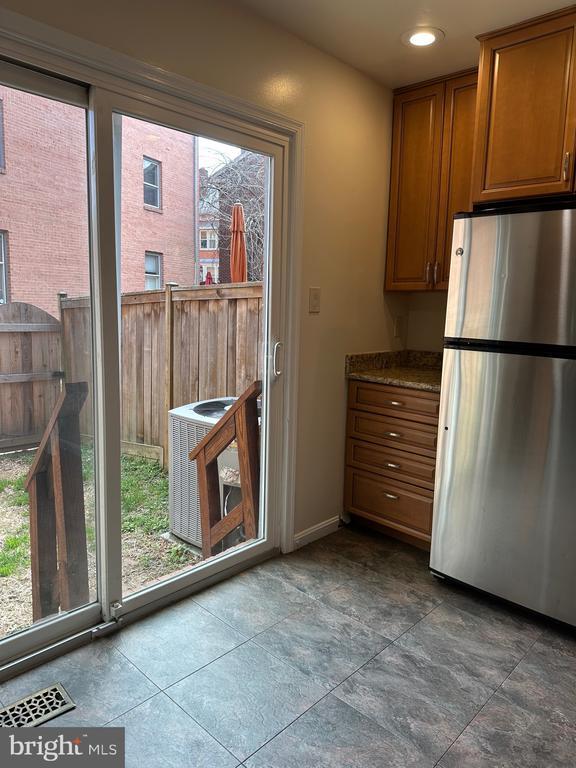 Building Photo - 529 Colecroft Ct