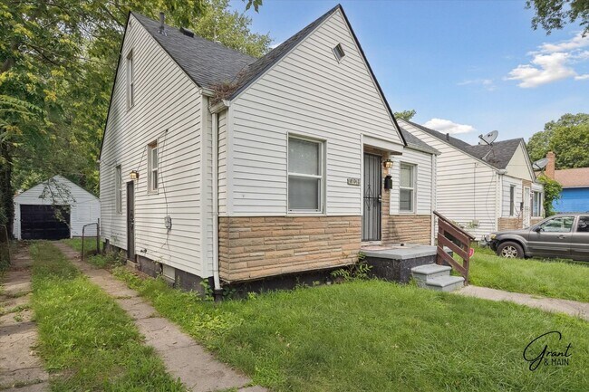 Foto del edificio - $1300 3 bedroom bungalow