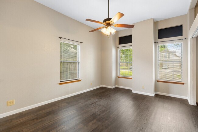 Building Photo - 3105 S Maple Ave