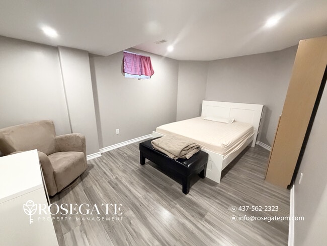 Building Photo - Furnished 1-Bedroom Basement Apartment with Parking & In-Unit Laundry in Milton