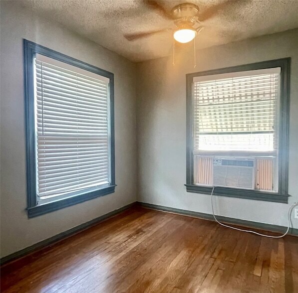 Building Photo - 1502 Elmen St
