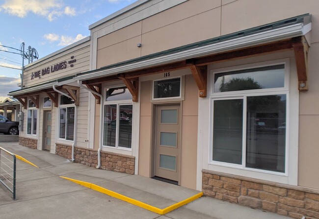 Building Photo - 2 bed 2 bath apartment in the heart of dow...