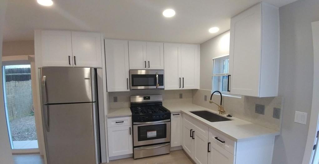 Foto principal - 4450 Newton Ave