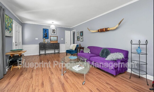 Foto del edificio - 4816 Lincrest Dr