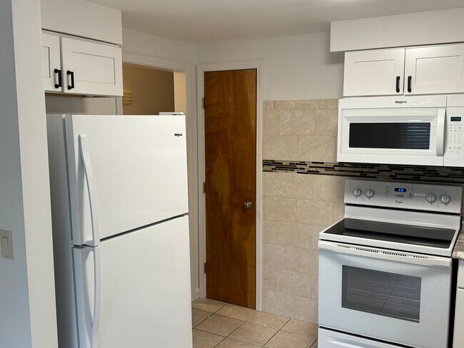 Building Photo - 194 Linden Ave