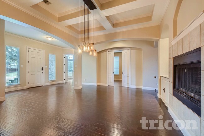 Building Photo - 727 Fairfax Lane