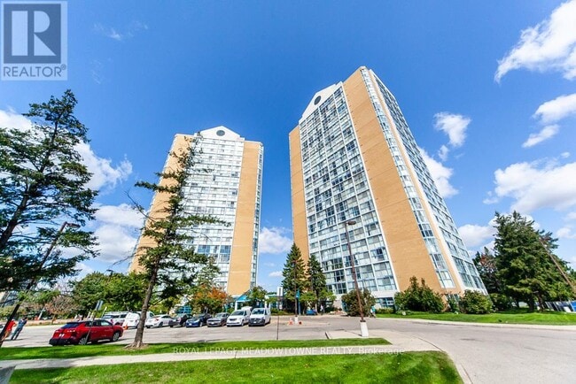 Building Photo - 35 Trailwood Dr