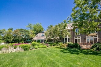 Building Photo - 72 Bridgefield Rd