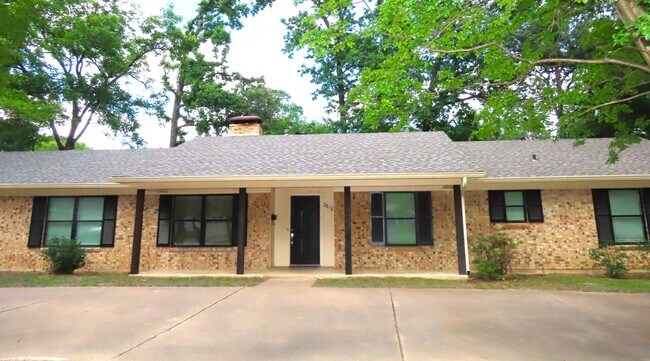 Foto del edificio - Updated 5 bedroom, 3 bathroom home in Tyle...