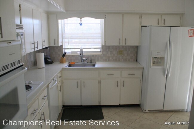 Building Photo - 2 br, 2 bath House - 2436 RHODESIAN DR #48