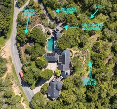 Building Photo - 1100 Bayhills Dr