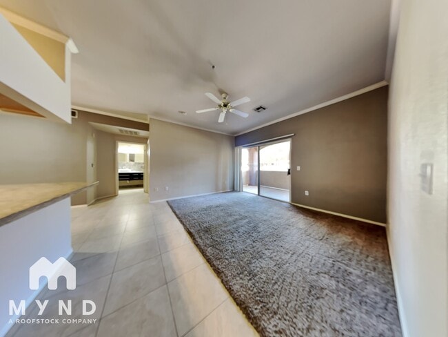 Foto del edificio - 5401 E Van Buren St