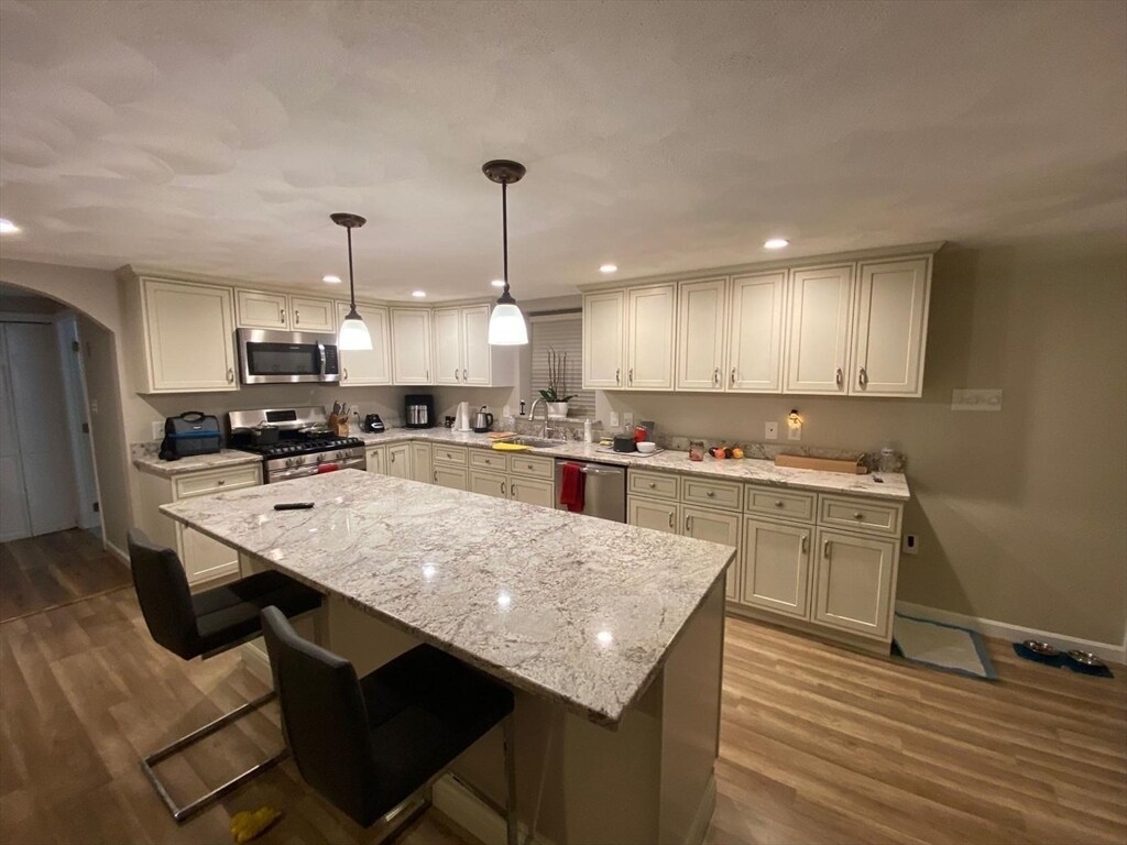 8 Pevwell Dr Unit 1, Saugus, MA 01906 Room for Rent in Saugus, MA