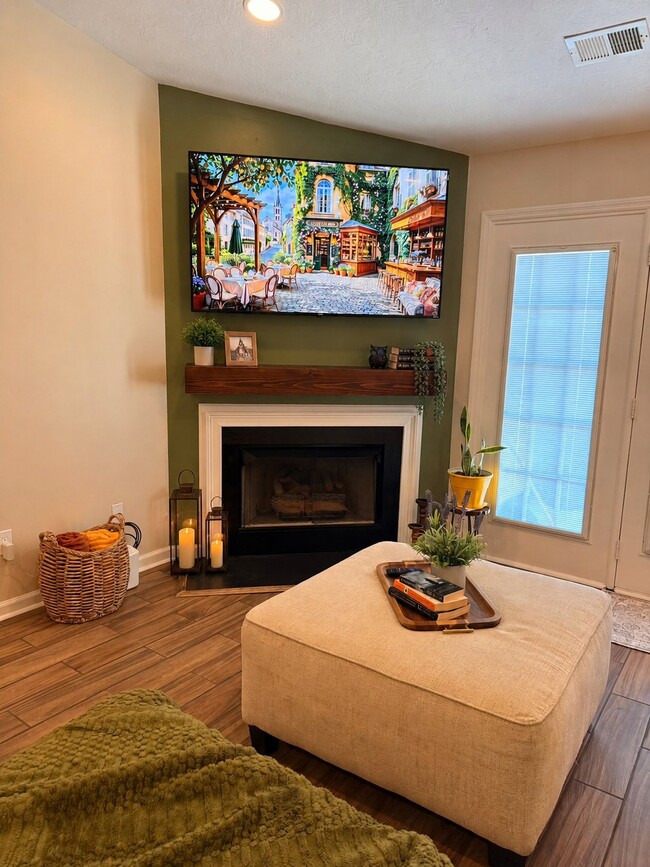 Building Photo - 4005 Calypso Dr
