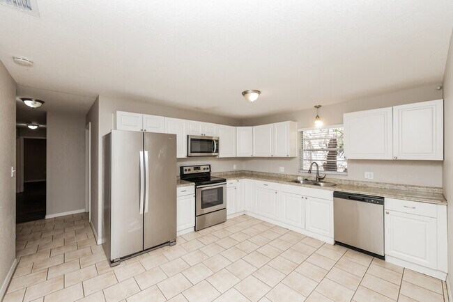 Foto del edificio - 26915 Magnolia Blvd