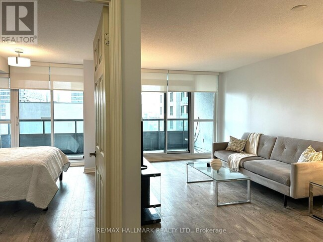 Building Photo - 25 Lower Simcoe St