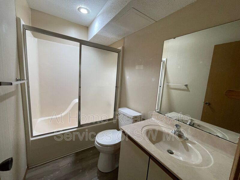 Foto del edificio - 2850 S Rogers Ave