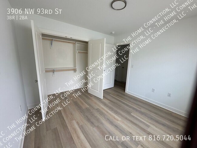 Building Photo - 3906 NW 93rd St