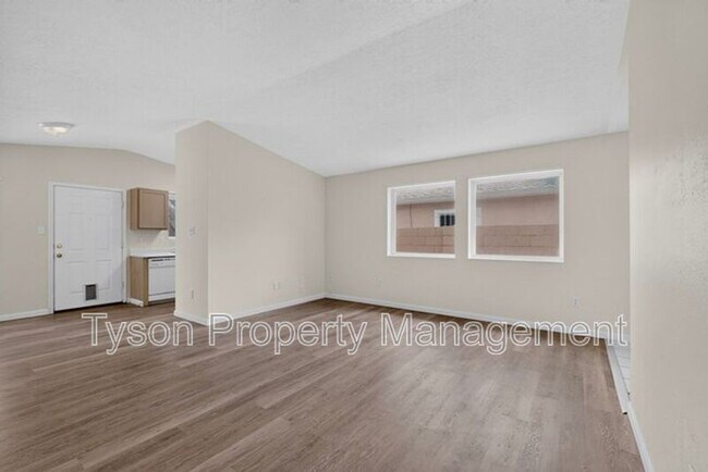 Building Photo - 328 Escena Pl SE