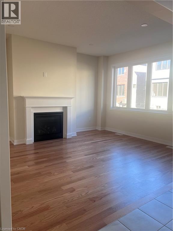 Photo du bâtiment - 90 Sunflower Cres