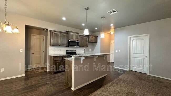 Foto del edificio - 4716 River Mesa Dr