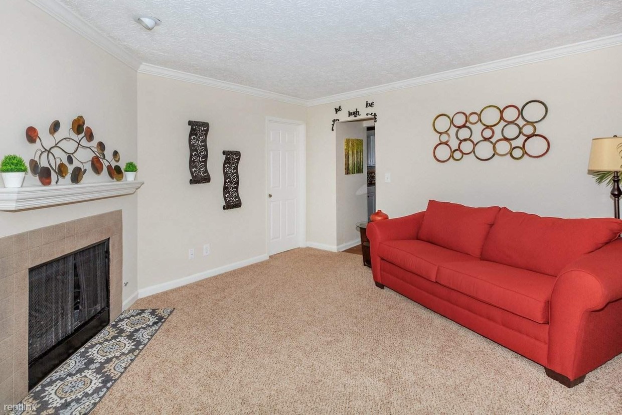 Primary Photo - 100 Greyfield Ln