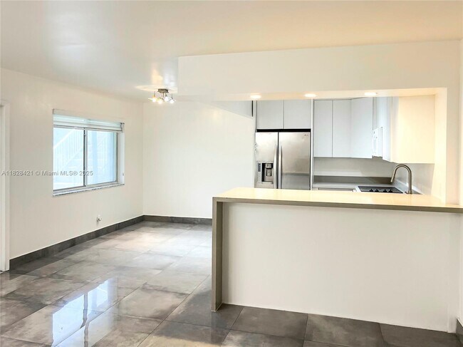 Foto del edificio - 1250 Miami Rd